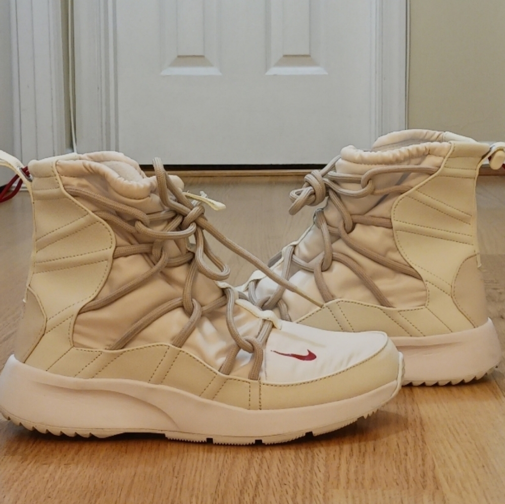 💎 HP 💎  Nike Tanjun High Rise Boots size 8 for Women - Picture 3 of 10